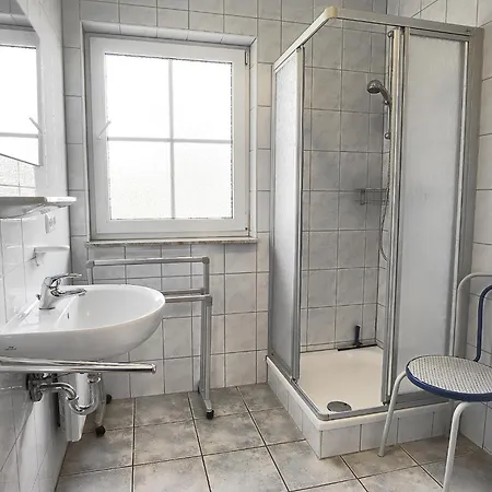 Semesterbostad Am Deich 01-haus Mit Strandkorb Zingst